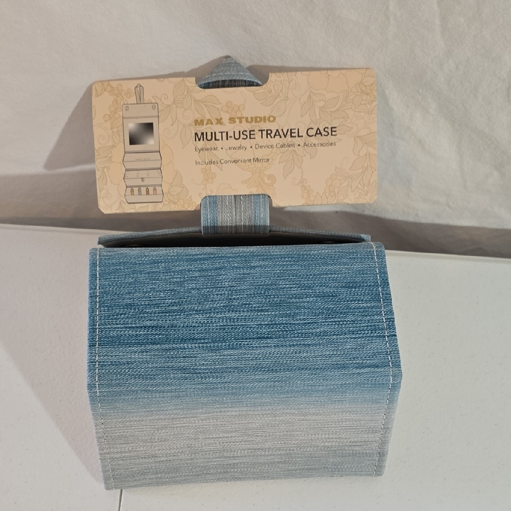 Max Studio Gradient Blue Travel Organizer